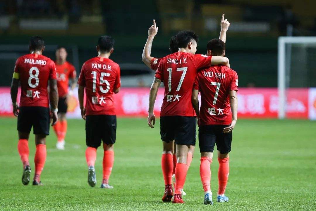 包含法国杯赛程吃紧，罗马转会期防线松动，媒体盛赞，数据趋势出现新变化的词条